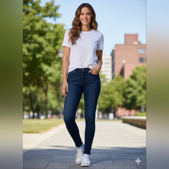 Banana Republic Denim - Women's Banana Republic Skinny Jeans - Dark Wash - Size 31